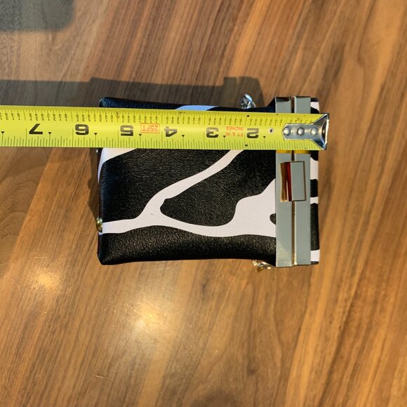 Purse, zebra print, cube shape, holds phone, EUC, hand or cross body - Picture 5 of 16